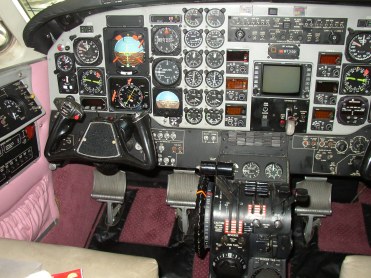 1987 KING AIR C90A Controls